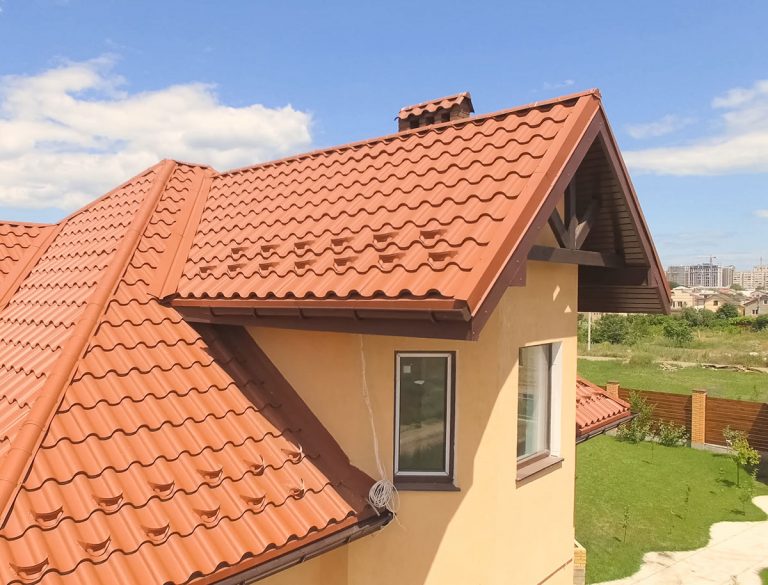 The-Pros-and-Cons-of-Tile-Roofing-768x585-1